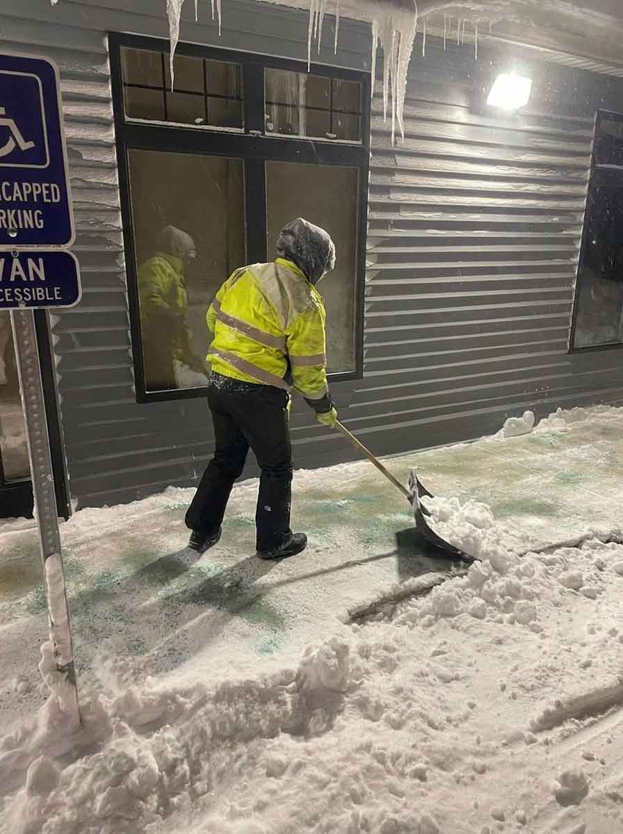 commercial snow shoveling services wrentham norfolk franklin foxboro ma